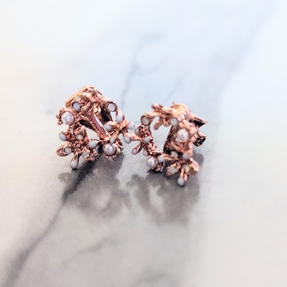 New Floral Clip-On Earrings - Picture 5 of 7